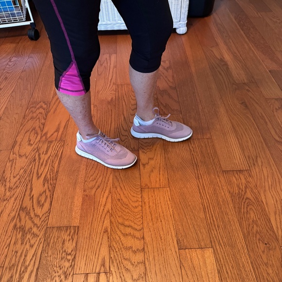 Vionic Joey Nubuck Sneaker in Mauve Size 6.5 - Picture 5 of 8